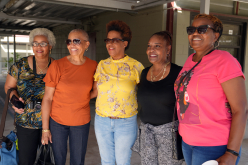 BBQ-lady-friends-group_thumb